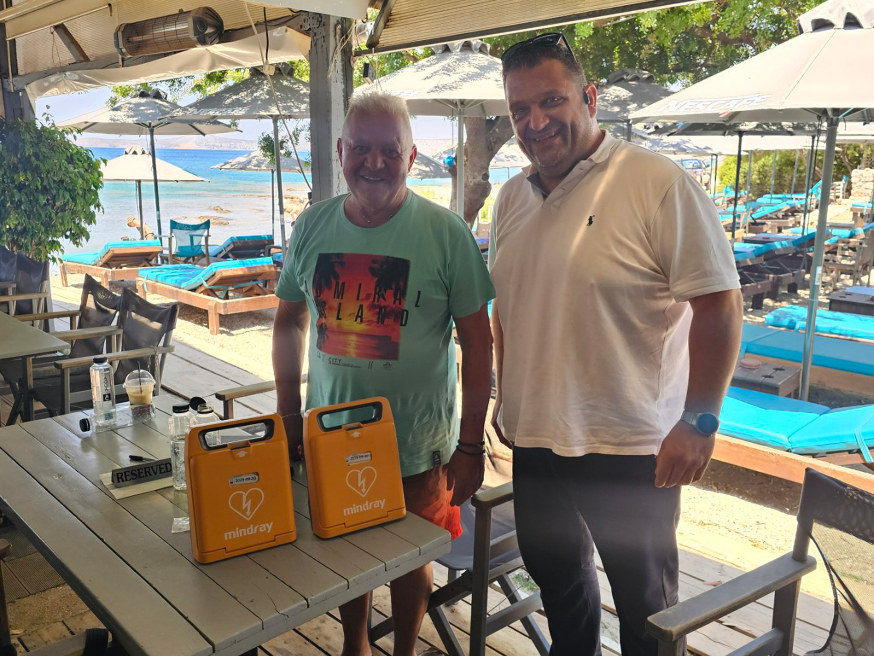 Το παραλιακό μέτωπο του Σαρωνικού συνεχίζει να "θωρακίζεται"